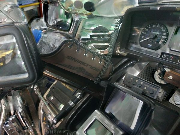Подбутыль 0,5л. С логотипом.