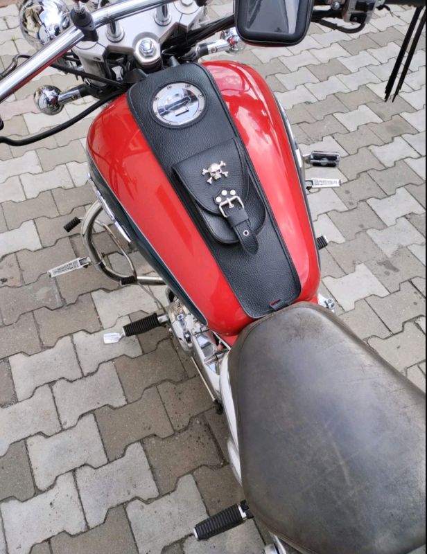 Накладка на бак suzuki marauder 800